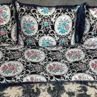 یکجا بفروش میرسد هم تکی به فروش می‌رسد