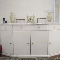 کنسول سفید چوبی