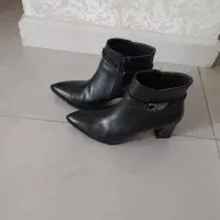 بارونی وبوت نو|لباس|شاهین‌شهر, فردوسی|دیوار