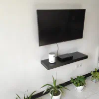 شلف زیر تلویزیون 90*30*5مشکی mdf و شیشه ای یک طبقه|کتابخانه، شلف، قفسه‌های دیواری|شیراز, شهرک والفجر|دیوار