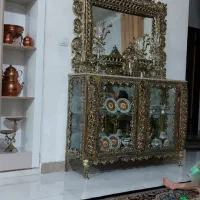 یک عددمیزتلویزیون ویک عدداینه وکنسول برنز درحدنو
