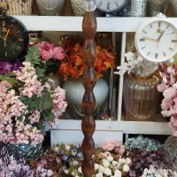 فانوس های چوبی کنار سالنی