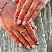 با من ناخن هات مثل جواهر میدرخشه/دماوند،گیلاوند