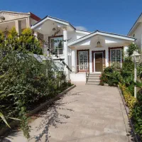 ویلا-باغ-نیم-پلوت-250-متری-سندار-شهرکی-چهارخواب