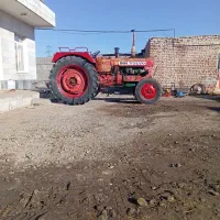 یک دستگاه تراکتور بی ام ولوو سه سیلندر