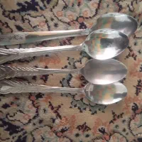 تعدادی قاشق وچنگال استیل