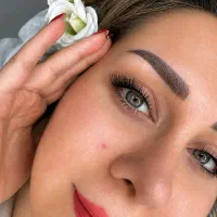 مدل چشم رنگی در سالن ماه ارا