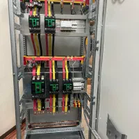 مونتاژ تابلو برق فرمان و قدرت صنعتی و خانگی