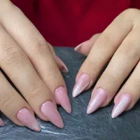 خدمات کاشت ناخن با بهترین متریال