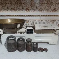 ترازوی قدیمی ۲۰کیلویی   باسنگ و وکفه برنجی