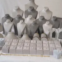 مانکن گالری طلا و نقره فروشی بسیار کم کار و شیک