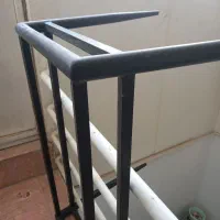 میز شش نفره بدون صندلی محکم وسالم ولوستر هم سالم