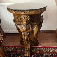 عسلی کنار مبلی