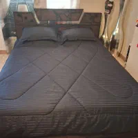 تخت خواب دو نفره با جنس چوب محکم
