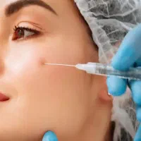 نیازمند مدل تزریقات زیبایی توسط پزشک