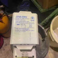 تعدادی لامپ مخصوص رشد گیاه چند ترانس بالاست ۶۰۰وات