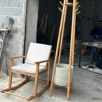 آویز لباس و صندلی راک چوب طبیعی