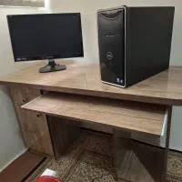 کامپیوتر و بعلاوه میز تمیز