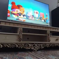 میز تلویزیون و تابلو