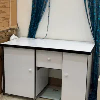 میز تحریر یا میز خیاطی