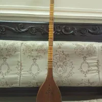 سه تار و کیف و کتاب آموزشی تنبور