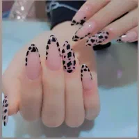 کاشت ناخن با بهترین متریال