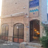 منشی و سالن دار