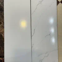 کارگر بارگیری در انبار کاشی شوشترجاده مسجد سلیمان.