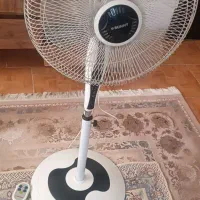 پنکه مارک سونی ایستاده