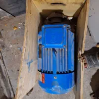 دو عدد دینام و یک گیربکس