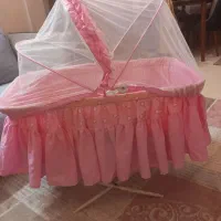 تخت کنار مادر