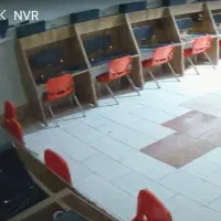 گیم نت با میز و صندلی