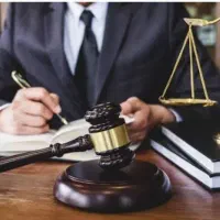 وکیل پایه یک دادگستری