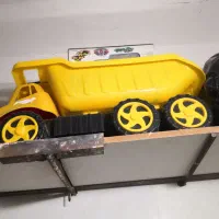 کامیون بزرگ و سالم همراه اسکیت بزرگ و سالم