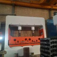 کارگر ساده و پرسکار