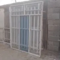 درب حیاط وپنجره