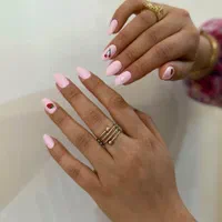 آموزش و خدمات کاشت ناخن.لمینت.ژلیش.ترمیم|خدمات آرایشگری و زیبایی|مشهد, شهید فرامرز عباسی|دیوار