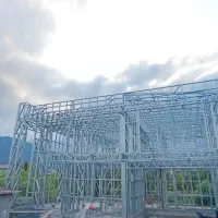 شاگرد دست به دریل واسه پیچ کارب