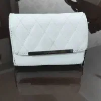 کیف|کیف، کفش، کمربند|میانه, |دیوار