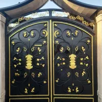 رنگ آمیزی درب وپنجره ونقاشی ساختمان