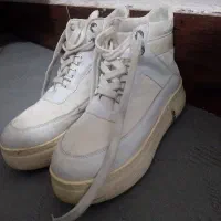 کفس ساق بلند سفید سایز ۳۹