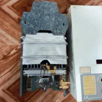 یک عدد آبگرمکن دیواری بوتان B3115 شمک دار در حد نو