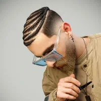 اصلاح مو در منزل شما