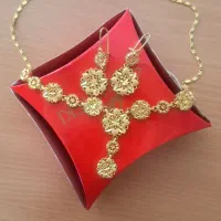 گردنبند وگوشواره
