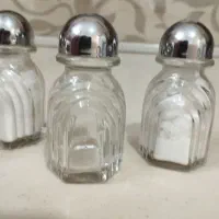 لیوان و نمکدان پرده ای فرانسه و نعلبکی ارکوپال|ظروف سرو و پذیرایی|قم, باجک یک|دیوار