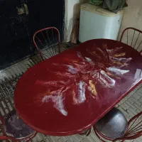 میز نهار خوری کاملاً سالم ومحکم