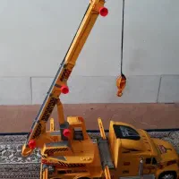 جرثقیل|اسباب‌بازی بچه|قم, قم نو|دیوار