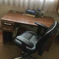صندلی و میز تحریر