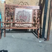 تخت یک نفره فلزی.