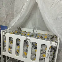 تخت کنار مادر